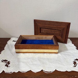 Boîte à bijoux vintage en bois avec incrustation d'or et doublure en velours bleu - Rangement souvenir du milieu du siècle