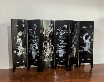 Biombo plegable vintage asiático de laca negra con incrustaciones de nácar y peces koi *Lea la descripción*