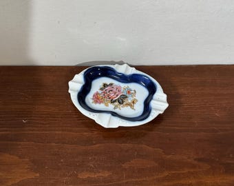 Vintage japanische Blumen Porzellan blau und weiß Aschenbecher