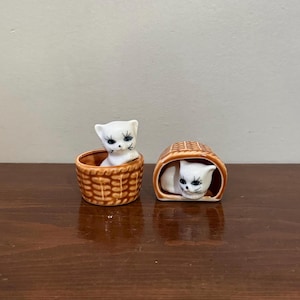ヴィンテージ ミニチュア 猫のかご人形セット - まつげと青い目