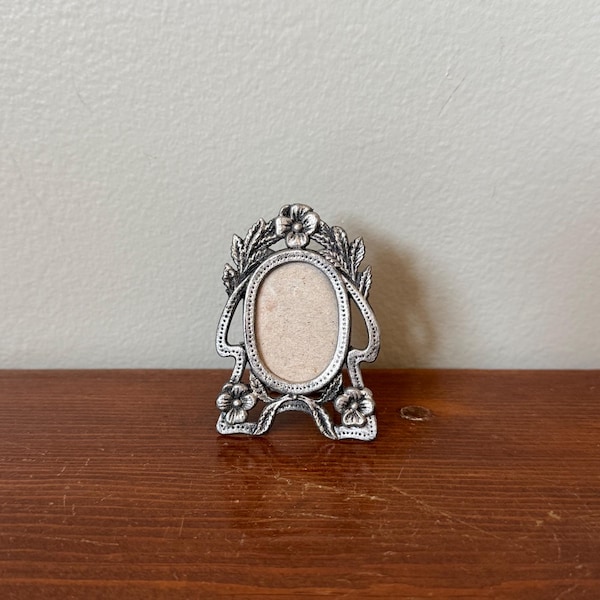 Vintage Miniature Picture Frame (6cm x 4.5cm) Ornate Floral Frame Design