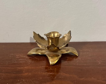 Vintage mässingsljusstake med lotusblomma