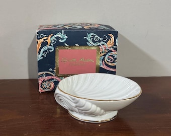 Vintage porseleinen zeepbakje met schelpen - Palais de Versailles voor Elizabeth Arden