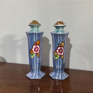 Vintage Blue Lustreware Flower Salt and Pepper Shakers JAPAN Floral Spring Elegant Chic Classy Victorian