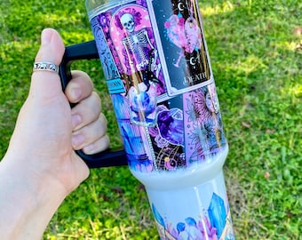 Vaso personalizado de 40 oz con asa y pajita Purple Witchy Vibes / vaso de dupe / vaso de viaje / para saciar la sed / Cartas del Tarot / Celestial