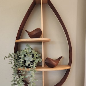 Estante de pared con forma de gota de lluvia