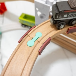 Schienenquetscher 3D Gedruckter Hölzerner Schienenbrückenadapter - 45-Grad-Winkel - Brio, IKEA-Züge - Eisenbahn-Erweiterungszubehör