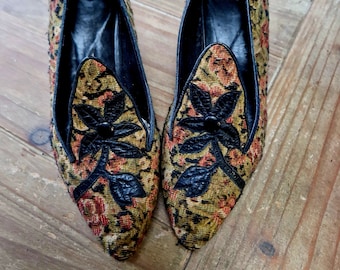 Vintage 70s 80s Sacha Tapestry Shoes UK 4 Winkle Pickers Applique Boho Court Shoe Medieval