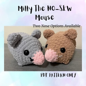 Könnte beinhalten: Zwei gehäkelte Spielzeugmäuse, eine graue und eine beige, mit rosa Nasen und schwarzen Augen. Der Text "Milly The NO-SEW Mouse" und "Two Nose Options Available" wird über den Spielzeugen angezeigt. Der Text "PDF PATTERN ONLY" steht darunter.