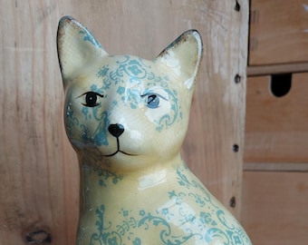 Vintage high gloss resin statue of cat, decorated with flowers, 18 cm high