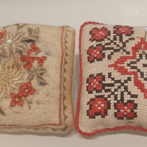 Ensemble de deux coussins à épingles vintage, brodés image 6