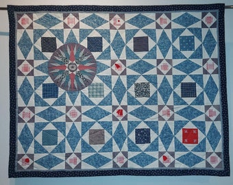 Einzigartiger, von Hand gefertigter Designquilt. "Kompass im Sturm auf dem Meere." Wandbehang 106 x 84 cm.