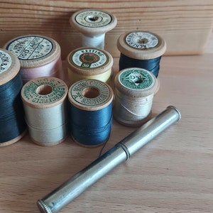 Batch of 8 spools thread, wood various brands Brook & bros, Ackermann's, Dewhurst, Belding Corticelli a small vintage iron needle case image 3