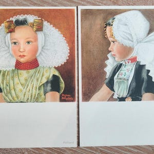 lot de 2 cartes postales inutilisées de Rijka Bleeker, jeune fille néerlandaise aux vêtements originaux. cartes vintage des années 40.