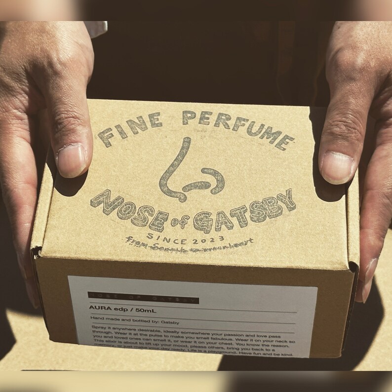 SINGLE SHOT Eau de Parfum /
Yuzu • Sea Breeze • Gin • Ice and Salt • Pineapple • Eucalyptus • Sandalwood

The refreshing and clean fragrance is perfect for a warm and humid season, or whenever you desire a water-free cold shower.