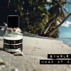 SINGLE SHOT Eau de Parfum /
Yuzu • Sea Breeze • Gin • Ice and Salt • Pineapple • Eucalyptus • Sandalwood

The refreshing and clean fragrance is perfect for a warm and humid season, or whenever you desire a water-free cold shower.