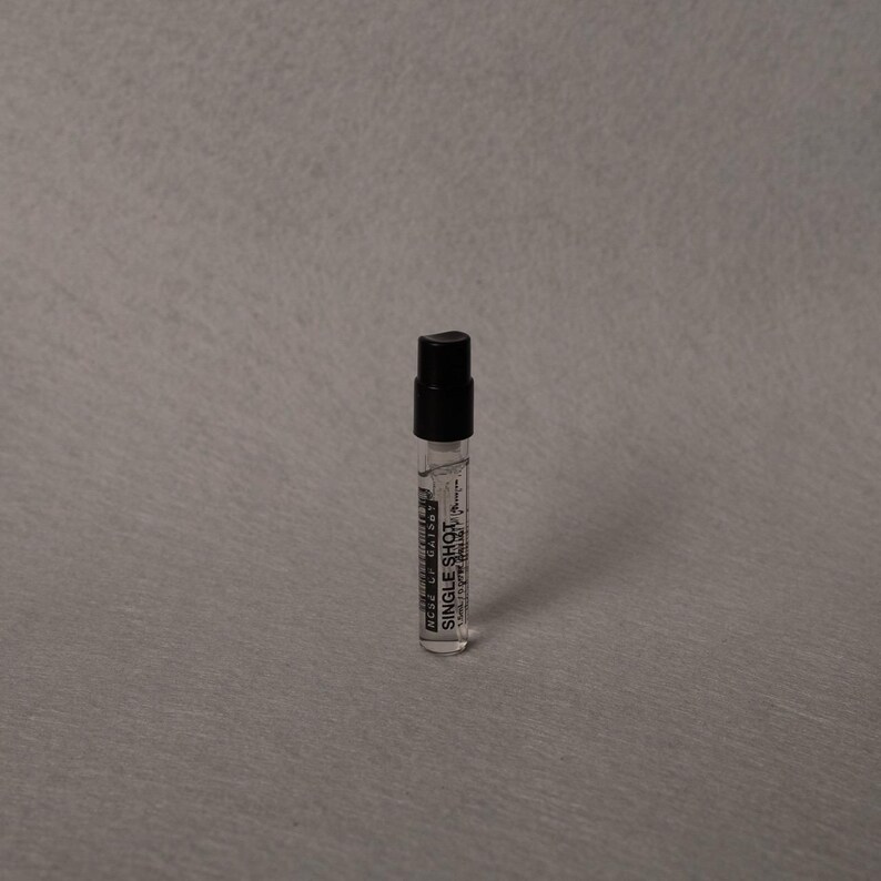 SINGLE SHOT Eau de Perfum | Woody Fresh Unisex Fragrance, Yuzu, Sea Breeze, Gin, Ice and Salt Pineapple Sandalwood Eucalyptus Indie Perfumer 1.5 Milliliters