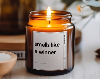 Świeca sojowa Smells Like A Winner Sports 6oz, świeca personalizowana, świeca prezentowa, świeca o silnym zapachu, prezenty dla niej, prezenty dla niego, spersonalizowane