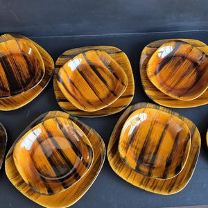 Service Longchamp modèle sienne composé de 16 assiettes