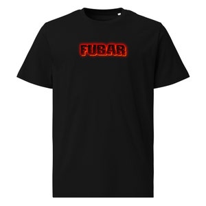 Puede incluir: Camiseta negra con la palabra "FUBAR" impresa en rojo en la parte delantera.