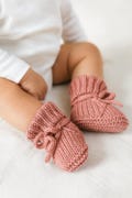 Hand-knitted baby socks | Soft newborn booties | Baby gifts for birth, christening & baby shower | Dusty pink, beige, brown product logo