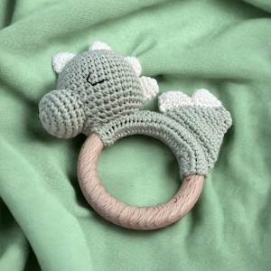 crocheted rattle- green dinosaur | Gift newborn | Baby shower gift | Baby gift | Pregnancy gift | Baby rattle | infant