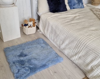 Tapis carré en peau de mouton véritable bleu bébé | Tapis en peau de mouton de Nouvelle-Zélande pour chambre de garçon | Tapis décoratif pour chambre d'enfant | 70 x 70 cm ou 27,6 x 27,6 pouces