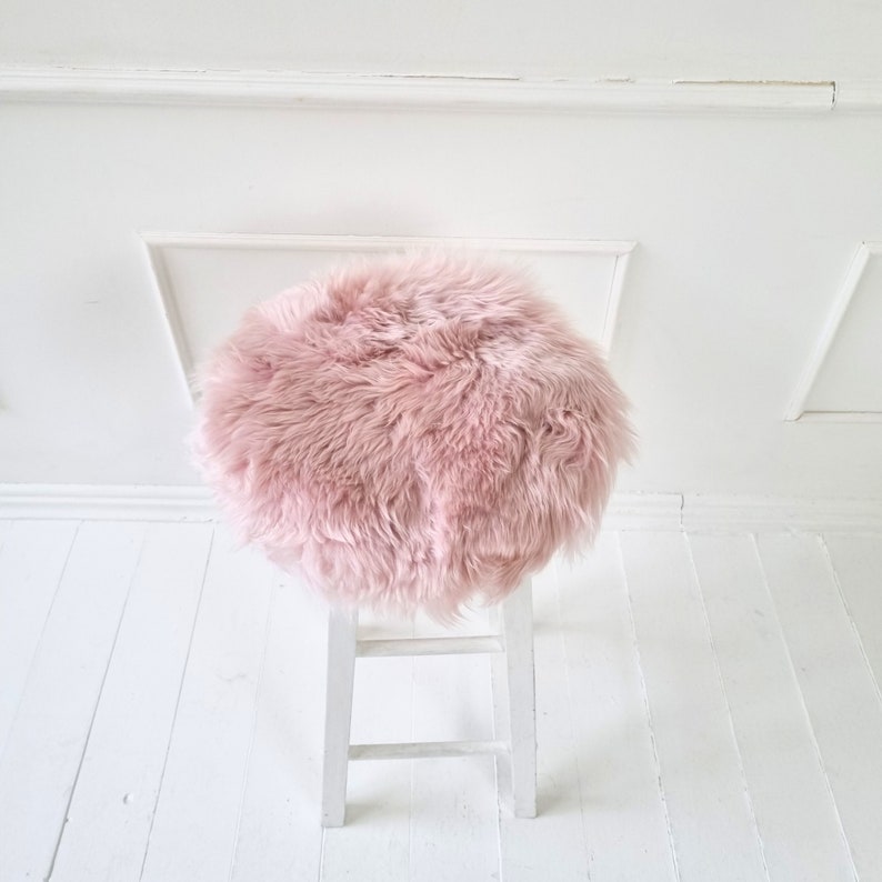 Pink round sheepskin seat cushion Natural fur chair pad 35 cm 13.8 in image 3