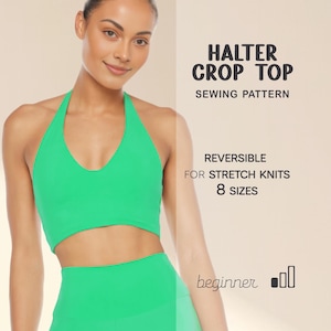 Könnte beinhalten: Eine Frau trägt ein leuchtend grünes Halter-Crop-Top und eine passende Hose. Das Bild enthält den Text "Halter Crop Top Sewing Pattern", "Reversible for Stretch Knits" und "8 Sizes". Das Wort "beginner" ist ebenfalls sichtbar.