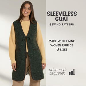 Może przedstawiać: Wzór na bezrękawnik w kolorze ciemnozielonym z brązowymi wykończeniami i wiązaniem. Na zdjęciu widnieje napis "SLEEVELESS COAT SEWING PATTERN" oraz "MADE WITH LINING WOVEN FABRICS 8 SIZES".