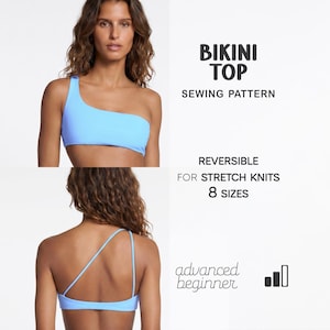 Könnte beinhalten: Ein hellblaues Bikini-Oberteil-Schnittmuster. Das Bild zeigt eine Frau, die das One-Shoulder-Bikini-Oberteil trägt. Der Text auf dem Bild lautet "Bikini Top Sewing Pattern", "Reversible for Stretch Knits" und "8 Sizes". Der Schwierigkeitsgrad ist "advanced beginner".