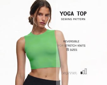 Op de afbeelding: Een vrouw draagt een felgroene yoga top. De top is mouwloos en cropped, met de tekst "YOGA TOP SEWING PATTERN" erboven. Extra tekst luidt "REVERSIBLE FOR STRETCH KNITS 8 SIZES" en "beginner".
