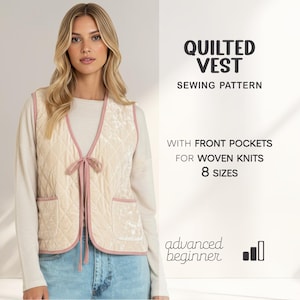 Puede incluir: Patrón de costura de chaleco acolchado crema con bolsillos delanteros para tejidos de punto. El chaleco tiene ribetes rosas y un patrón de diamantes. El texto dice "Quilted Vest Sewing Pattern" y "8 Sizes".