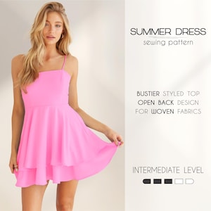 Puede incluir: Un patrón de costura para un vestido de verano rosa brillante. El vestido presenta un top estilo bustier y un diseño de espalda abierta, adecuado para tejidos. El patrón es de nivel intermedio.