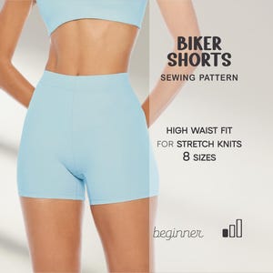 Può includere: Pantaloncini da ciclista a vita alta azzurri. L'immagine include il testo "BIKER SHORTS SEWING PATTERN", "HIGH WAIST FIT FOR STRETCH KNITS 8 SIZES" e "beginner".