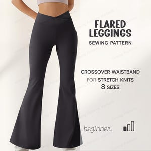 Puede incluir: Leggings acampanados negros con cintura cruzada. La imagen incluye el texto "FLARED LEGGINGS SEWING PATTERN" y "CROSSOVER WAISTBAND FOR STRETCH KNITS 8 SIZES". Los leggings están diseñados para tejidos de punto elásticos y están disponibles en 8 tallas.