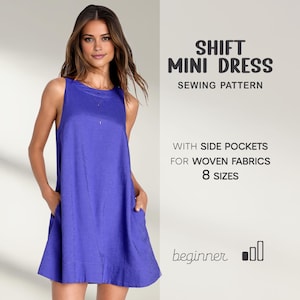 Può includere: Un miniabito a trapezio blu senza maniche con tasche laterali. L'abito è realizzato per tessuti e disponibile in 8 taglie. Il testo sull'immagine recita: "SHIFT MINI DRESS SEWING PATTERN".
