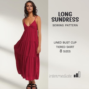 Puede incluir: Un vestido largo de verano escalonado en un tono rojo intenso. El vestido presenta un escote en V y tirantes finos. La imagen incluye el texto "LONG SUNDRESS SEWING PATTERN" y detalles sobre el diseño, incluyendo "LINED BUST CUP, TIERED SKIRT, 8 SIZES."