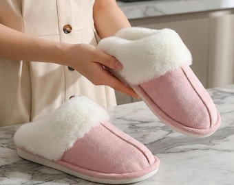 Pantoufles confortables en cuir de vachette doublées de peau de mouton - Chaussures d'intérieur chaudes à enfiler en plusieurs couleurs, chaussons d'hiver moelleux pour femmes