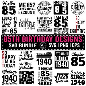 Puede incluir: Una colección de diseños para el 85º cumpleaños en blanco y negro con acentos rosas. Los diseños presentan varias frases y gráficos, incluyendo "Hello 85", "Eighty Five", "Vintage 1940", "Built in the Thirties", "Straight Outta 1940", "Chapter 85", "Sassy Since 1940", y "It Took Me 85 Years to Look This Good".