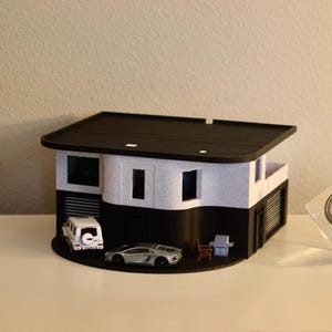 1/64 Scale Luxury Mansion Diorama: 3D Printed Car Garage Display