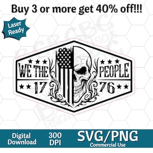 以下が含まれることがあります： スカル、アメリカ国旗、テキスト「We the People 1776」を特徴とする白黒グラフィックデザイン。 このデザインはレーザー対応で、SVGおよびPNG形式でデジタルダウンロードできます。