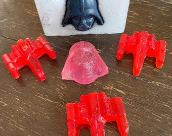 Star Wars soap set. Get a Darth Vader head and an additional one that is in a bar of soap. You will also recieve three X-Wing Fighters