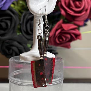 Pendientes de cuchillo de película de terror pintados a mano. Joyería de películas de terror.