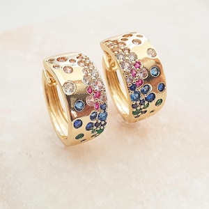 Costellazione • Splendidi orecchini a cerchio • Cerchi con diamanti CZ multicolore di grande effetto • Placcati in vero oro 18 carati con bellissime pietre preziose