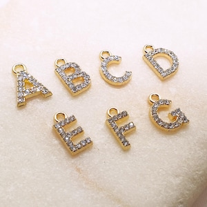 1 pieza - Hermosos dijes de letras chapados en oro, de la A a la Z con diamantes de circonita cúbica, muy bonitos dijes de la A a la Z chapados en oro, chapado en oro auténtico de 14 quilates.