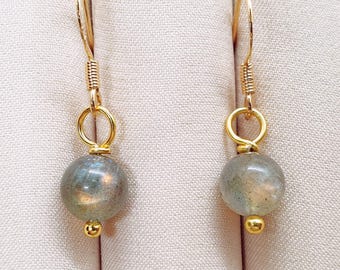 2 piezas - Pendientes de labradorita verde grisácea absolutamente hermosos • Labradoritas naturales doradas • Regalo perfecto para ella • Pendientes minimalistas delicados