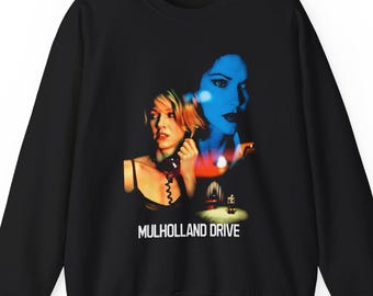 Felpa girocollo con grafica del film Mulholland Drive, abbigliamento surrealista ispirato a David Lynch.