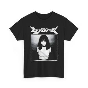 -shirt vintage Björk | Merchandising chanteur rétro des années 90 de l'an 2000 | t-shirt photo noir et blanc | Chemise musique électronique cadeau musicien islandais, S à 5XL image 2