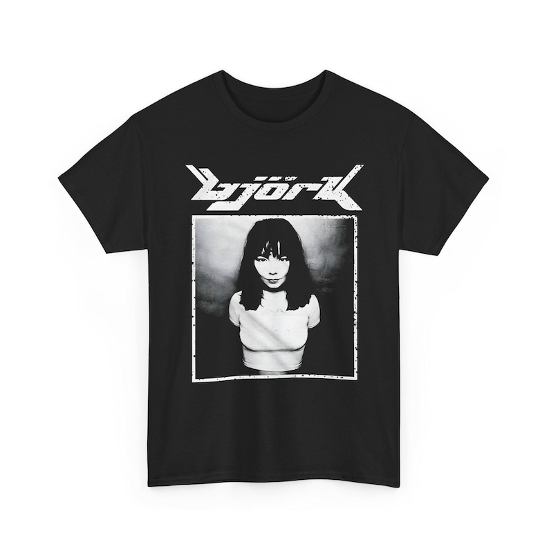 -shirt vintage Björk | Merchandising chanteur rétro des années 90 de l'an 2000 | t-shirt photo noir et blanc | Chemise musique électronique cadeau musicien islandais, S à 5XL image 2